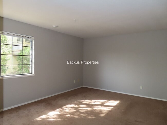 Building Photo - 530 Pheasant Ridge Rd