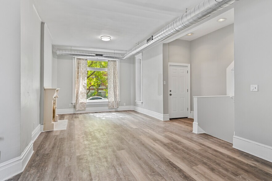 Building Photo - 1345 N Maplewood Ave