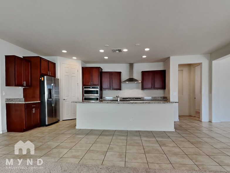 Building Photo - 8756 W Rancho Dr