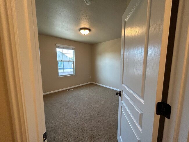 Upstairs Bedroom - 114 W 3240 N