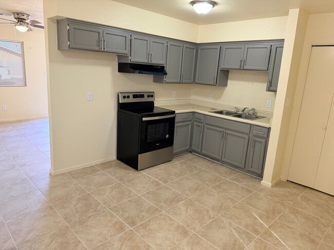 Building Photo - Ready to move in 3 bedroom San Luis Home