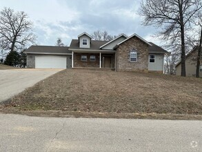 Building Photo - Sharp looking 3 bedroom home in Shalom Mou...