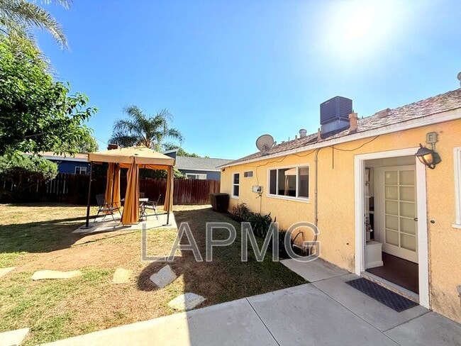 Building Photo - 17535-17537 Baltar Street