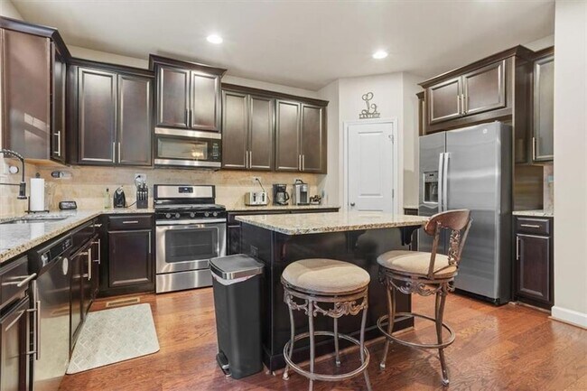 Building Photo - 821 Tramore Ct