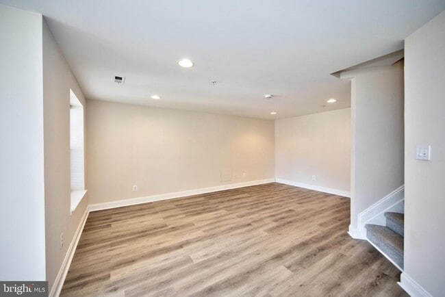 Building Photo - 580 Callander Way