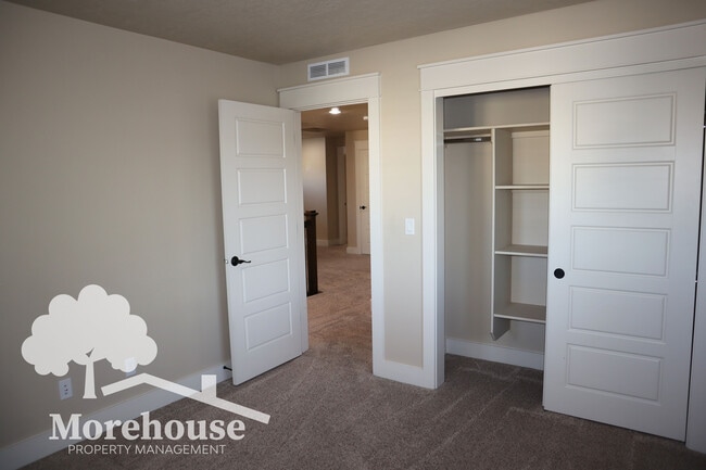 Building Photo - 7910 S Desert Ridge Ave