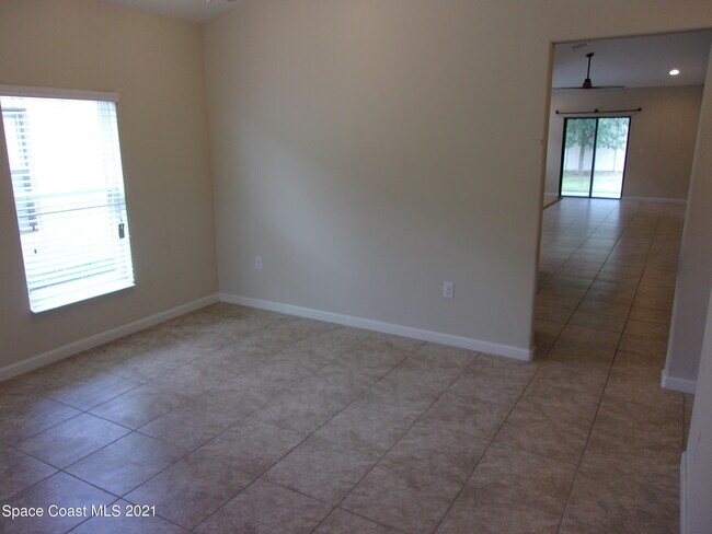 Building Photo - 3935 Harvest Cir