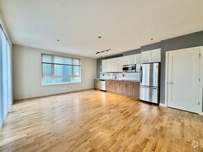 Building Photo - Spacious 1 Bedroom Belltown Condo - Availa...