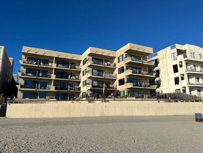 Building Photo - Stunning Bay Front Condominium on Sail Bay, San Diego, CA