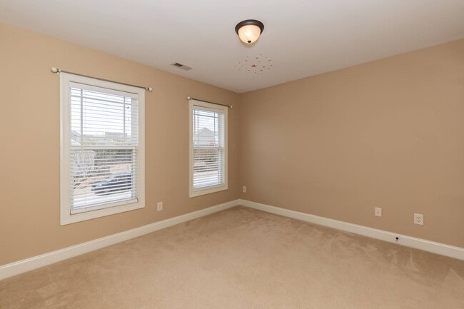 Building Photo - Lovely Large Family Home in Fuquay!