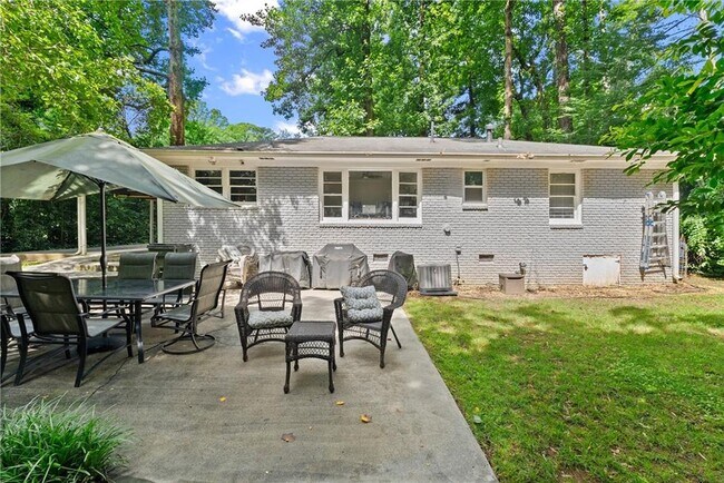 Building Photo - 269 Terrydale Dr SE