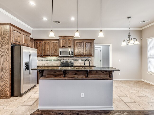 Building Photo - 3 Bedroom + Study + 3 car garage home located in the heart of Edmond!