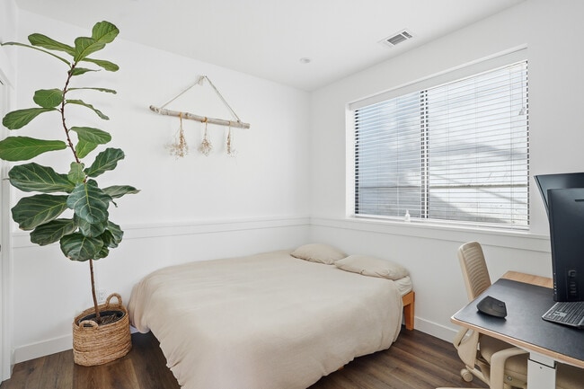 Building Photo - 259 Almond St