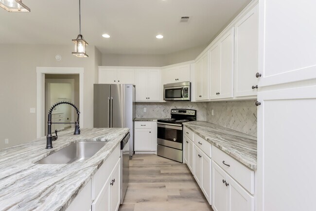 Building Photo - Beautiful 3-Bedroom Home in Deatsville, AL