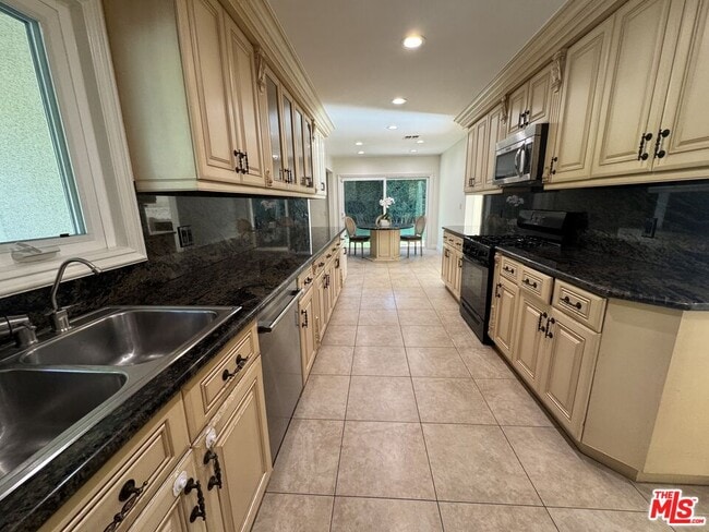 Building Photo - 1094 Garden Ln