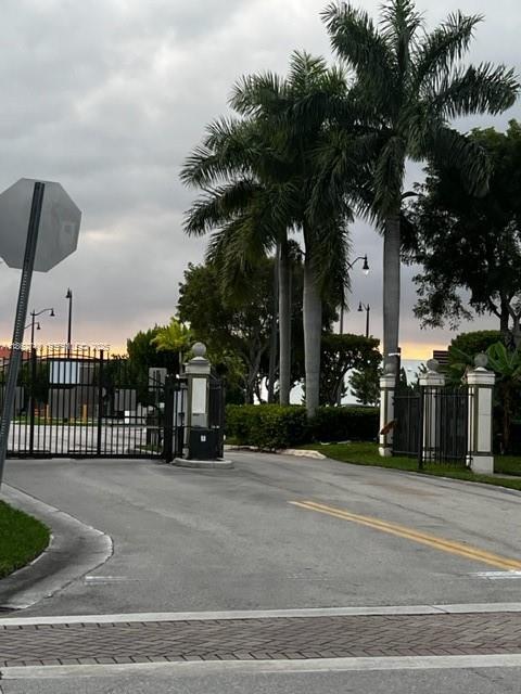 Building Photo - 608 NE 33rd Terrace