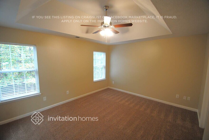 Building Photo - 2649 Lake Park Bend