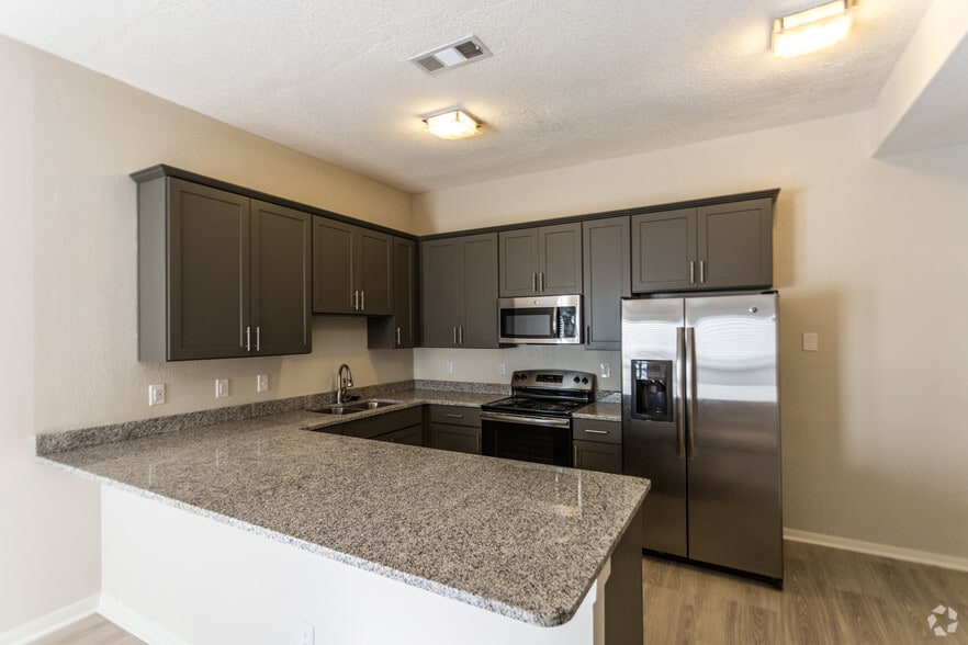 3BR, 2.5BA - Elmwood/2005 SF - Kitchen - Hillmeade Apartment Homes