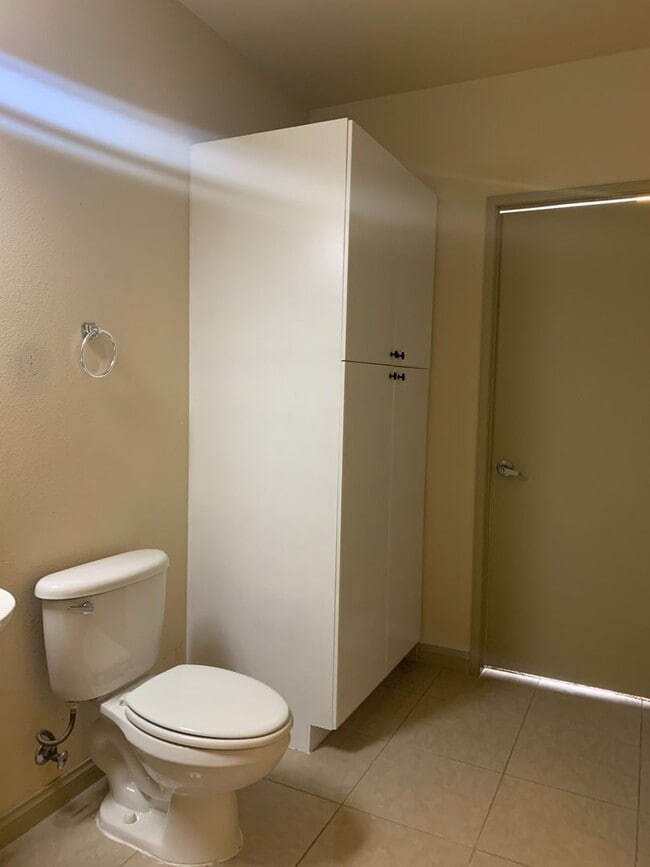 Building Photo - Beautiful 2 Bed + 2 Bath Long Beach Condo ...