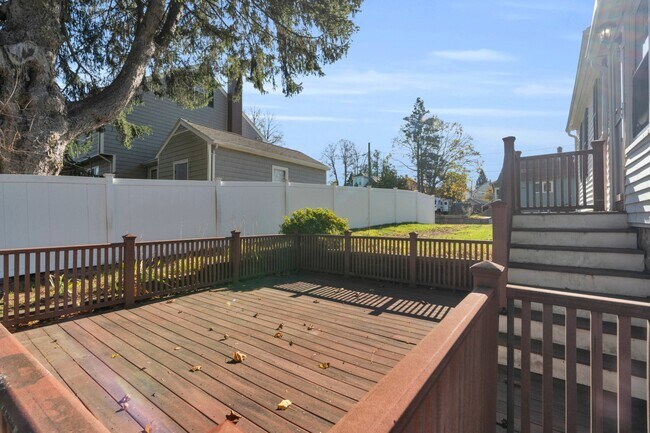 Building Photo - 2 Bellevue Ave