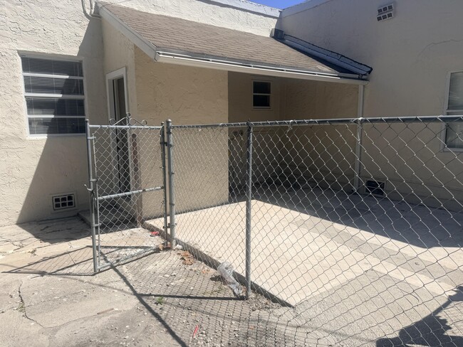 Building Photo - 504 El Prado