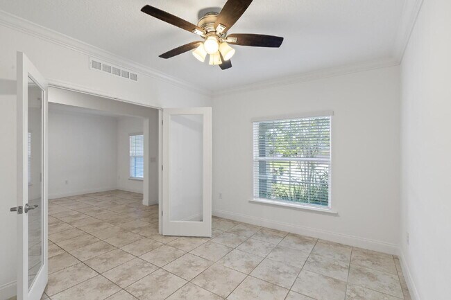 Building Photo - CLOSE TO EVERYTHING!