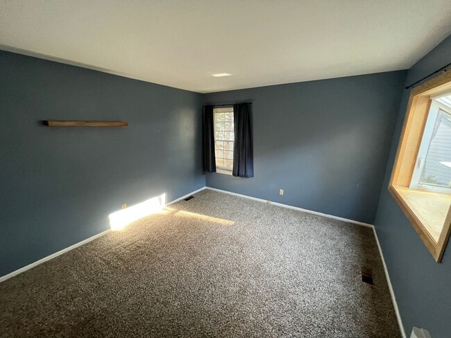 Building Photo - Tranquil 3 bedroom 3 bathroom Townhome loc...