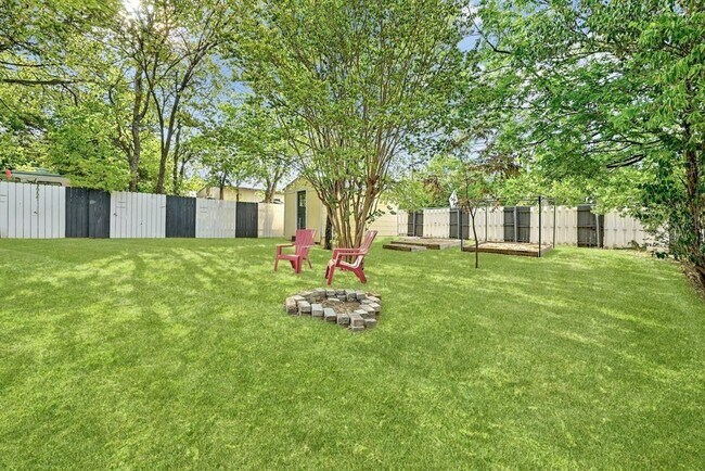 Building Photo - 2943 Higgins St