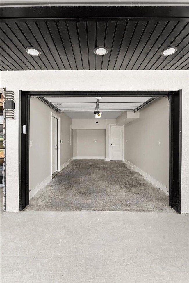 Building Photo - 145 Crooked Creek Dr