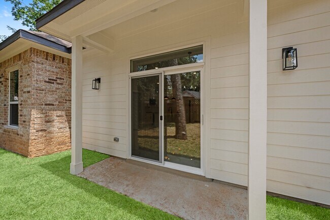 Building Photo - 327 Paradise Ln