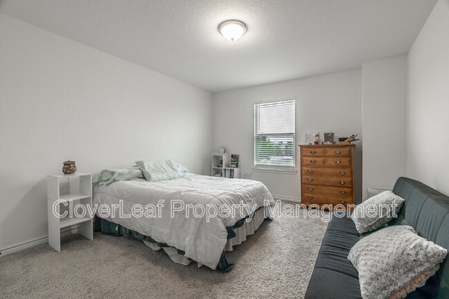 Building Photo - 302 Colonial Blf