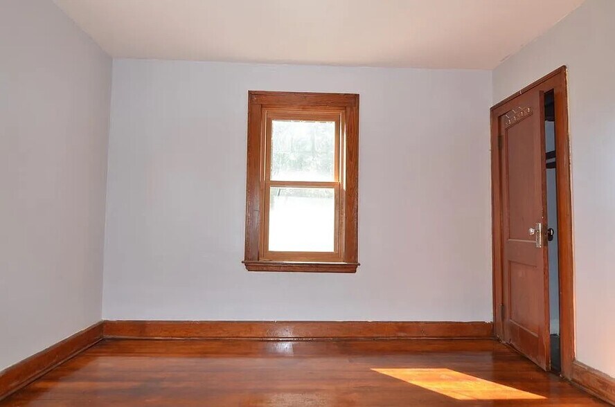 Building Photo - 16 Newport Ter