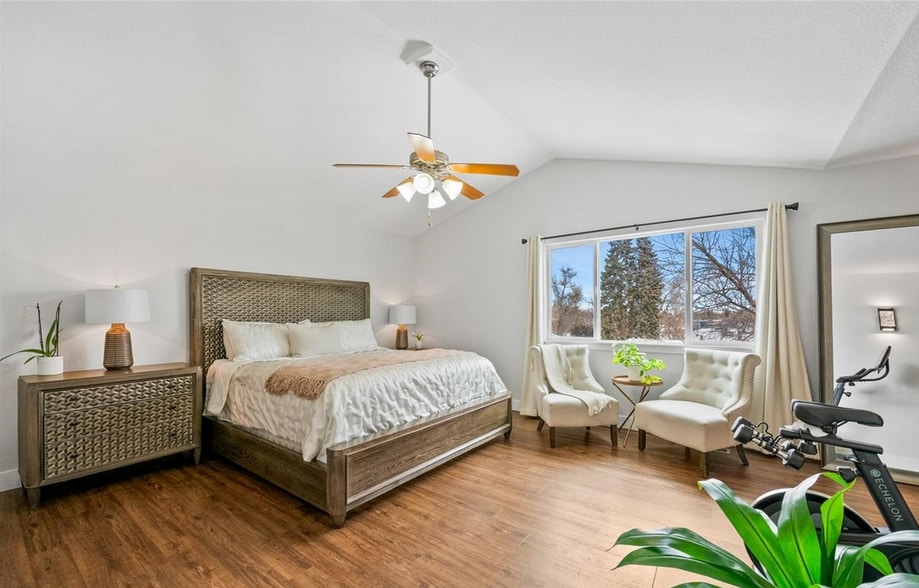 Building Photo - 2184 W Warren Ave