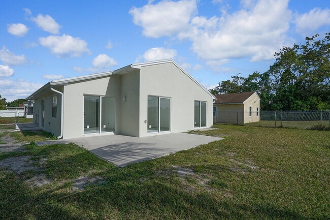 Building Photo - 23417 Liberty Bell Terrace