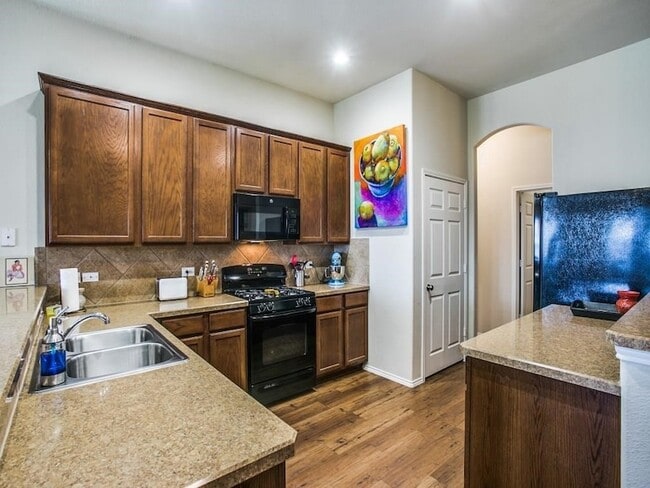 Building Photo - 10333 Bradshaw Dr