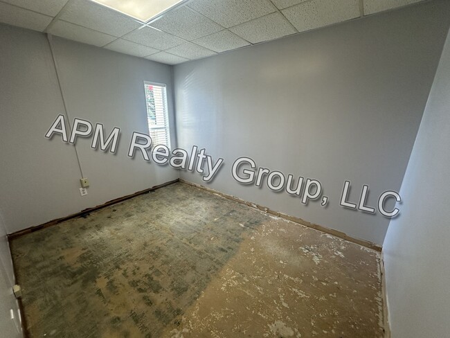 Building Photo - Commercial Space available! Six months FRE...