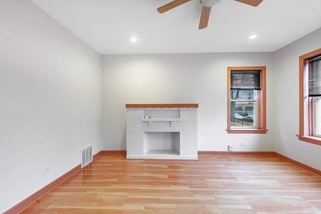 Building Photo - 1810 N Long Ave