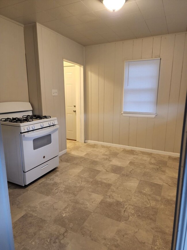 Interior Photo - Ames Ct (KC-AM)