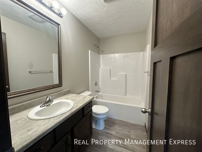 Building Photo - $500 OFF First Month's Rent! 4 Bed 3 Bath ...