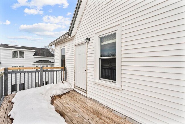 Building Photo - 30 Anthony St