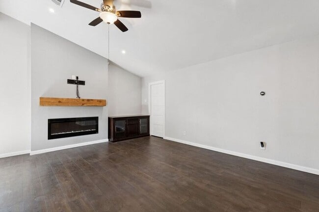 Building Photo - 3324 Claymore Dr