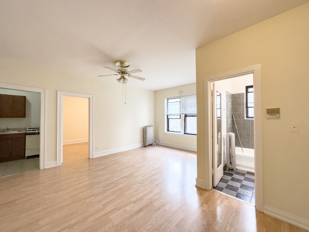 Building Photo - 4854 N Damen Ave
