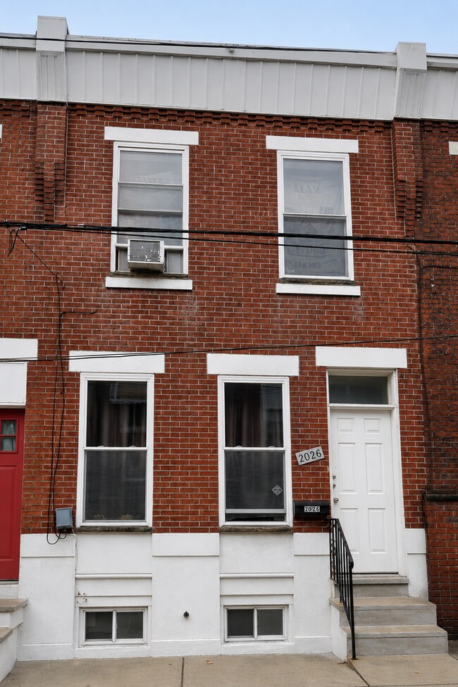 Building Photo - Spacious 2BR Townhouse with Private Patio in the Heart of Newbold