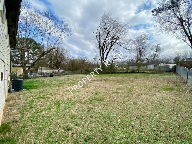 Building Photo - 922 Delores Dr