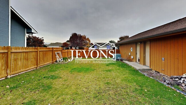 Building Photo - Enjoy this 3-bedroom home featuring a fully equipped kitchen, a two-car attached garage, and a fe...