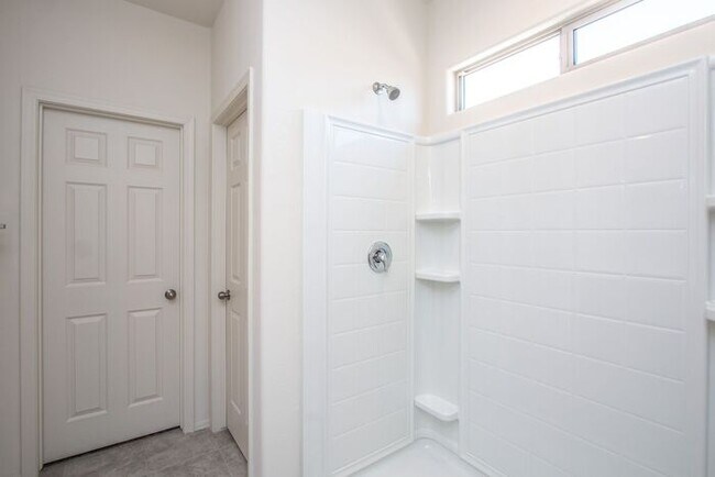 Building Photo - COMING SOON!! RECENTLY BUILT HOME IN MARICOPA!