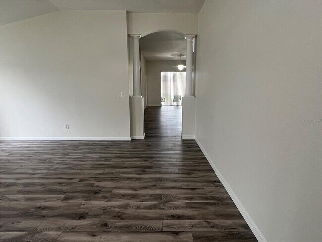 Building Photo - 526 Cypress View Dr