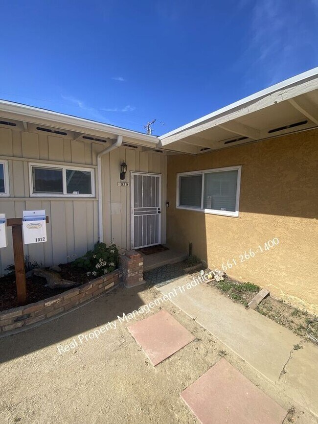 Building Photo - 2 plus 1 duplex -