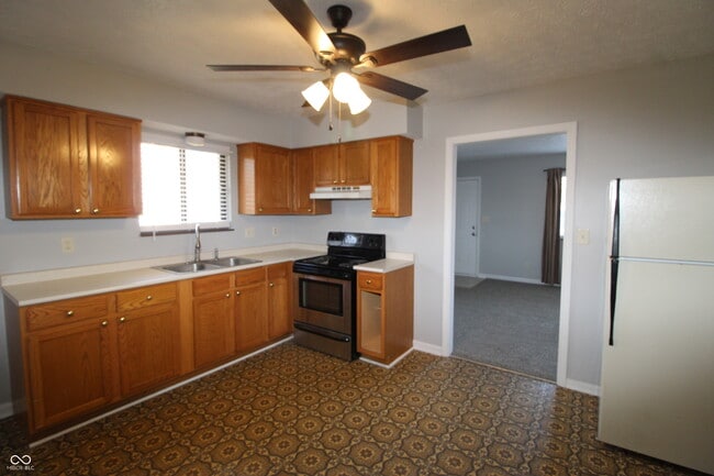 Building Photo - 304 S Mill St