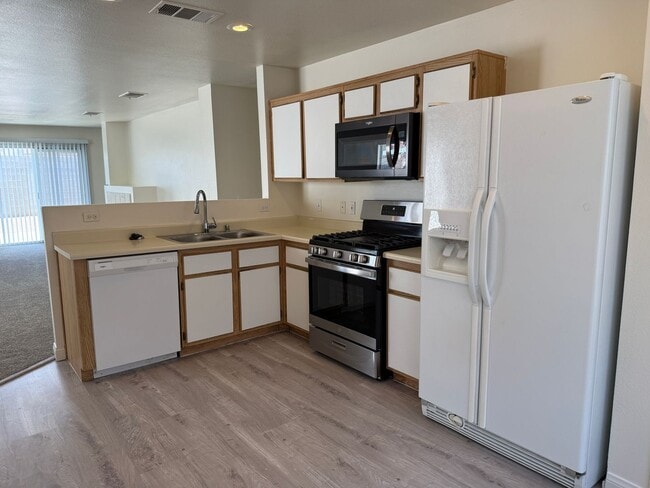 Building Photo - 876 Adobe Flat Dr